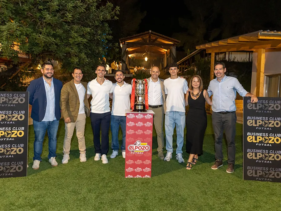 Directivos y jugadores de ElPozo Murcia durante la Noche de Bienvenida